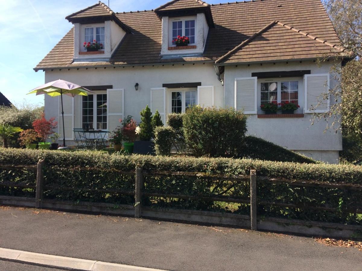 Clos Du Bourg Bed & Breakfast Saint-Cyr-en-Val Exterior photo
